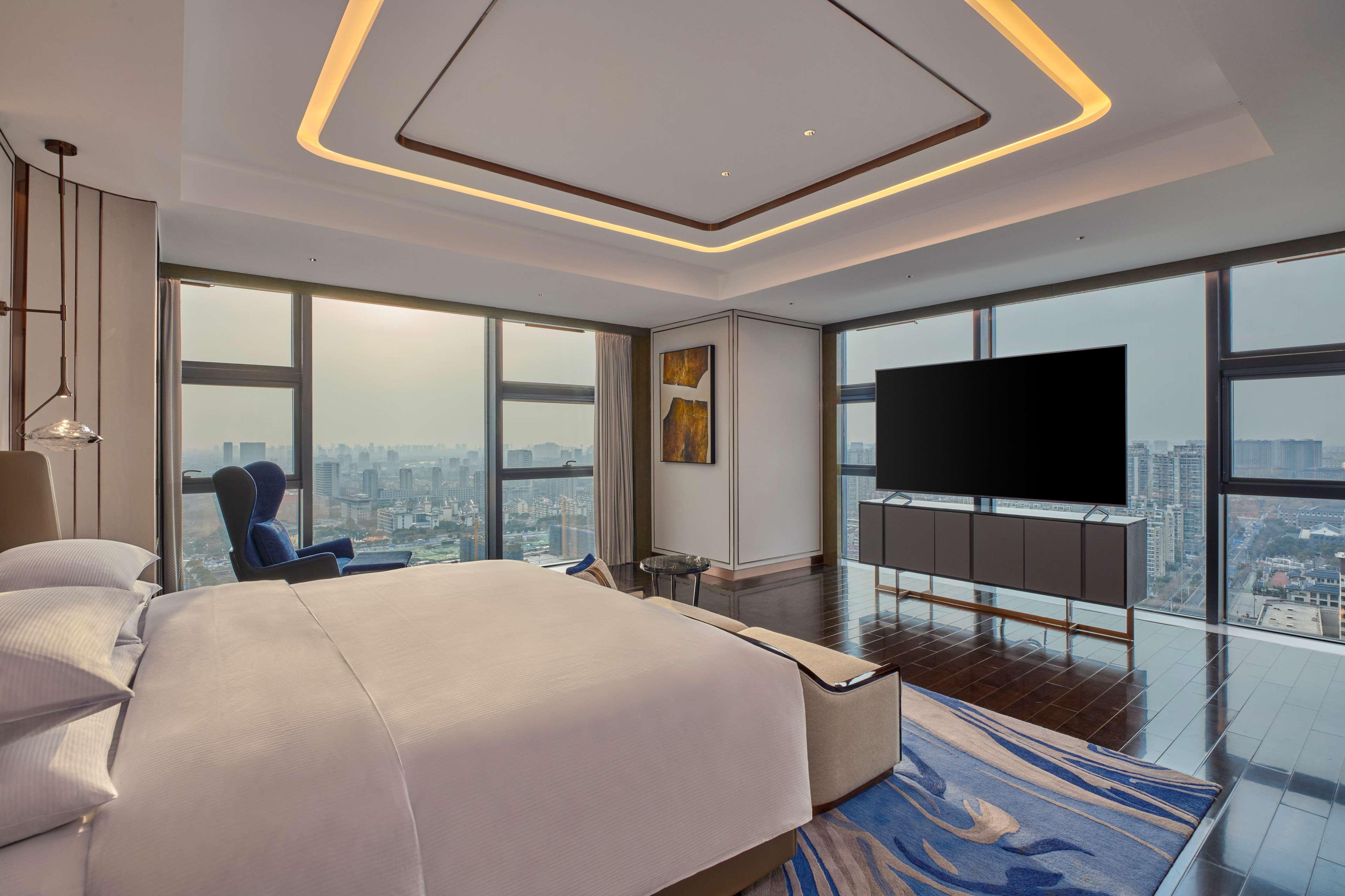 ホテル Hilton Yancheng 塩城 エクステリア 写真